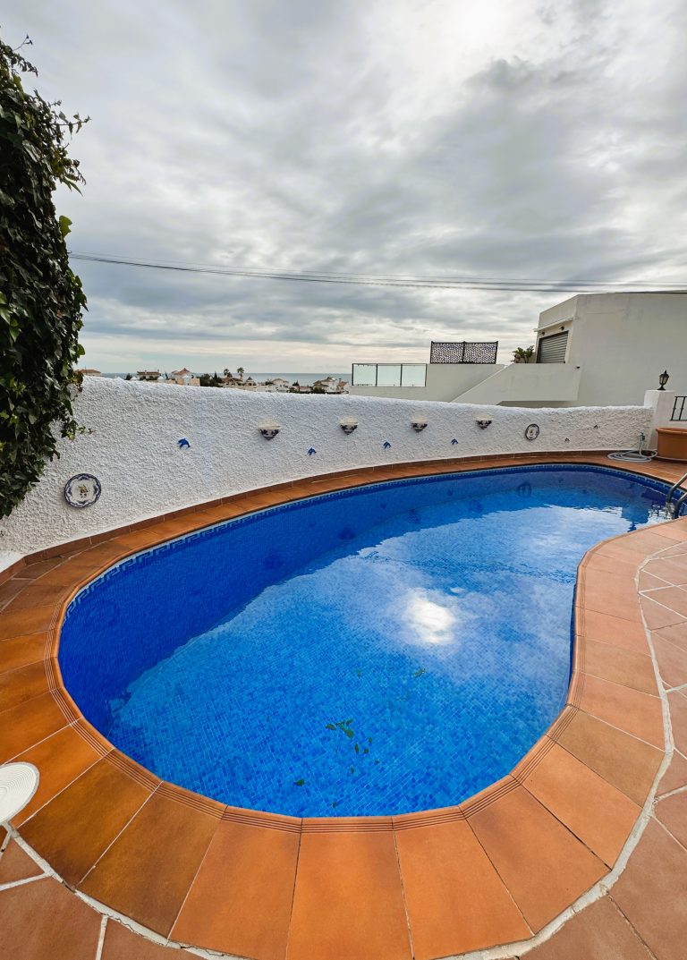 piscina chalet Nerja